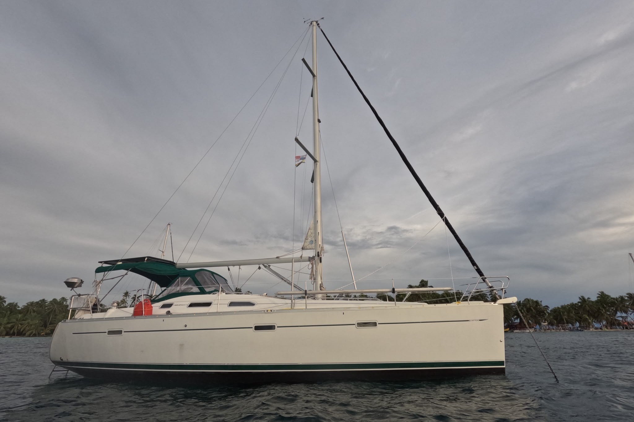 2004 Beneteau Oceanis 393 for sale in Fuerte Sherman, Panama
