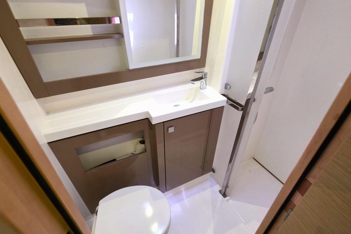 2019 Fountaine Pajot Saona 47