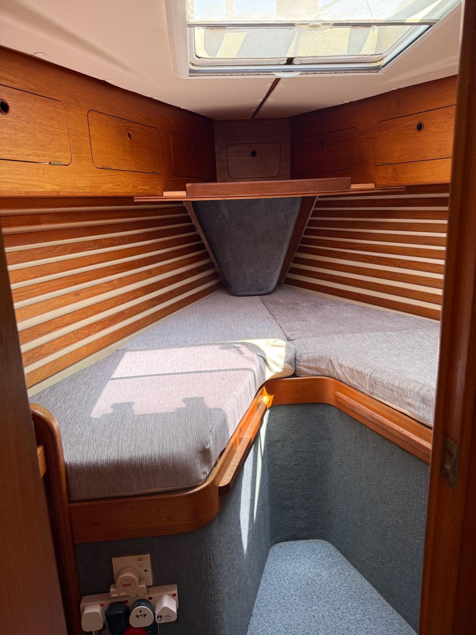 1990 Moody 425 Boats
