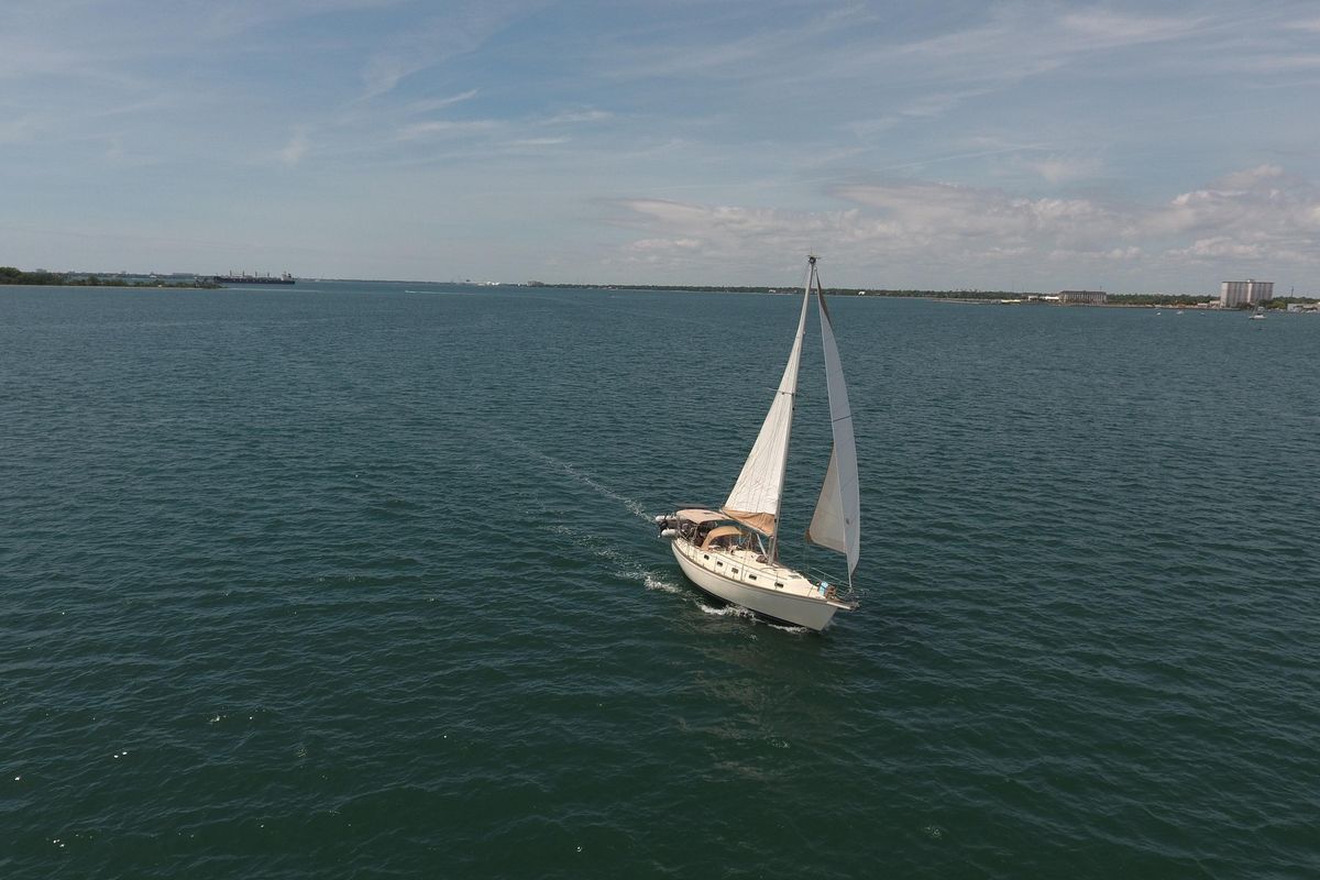 1994 Island Packet 35