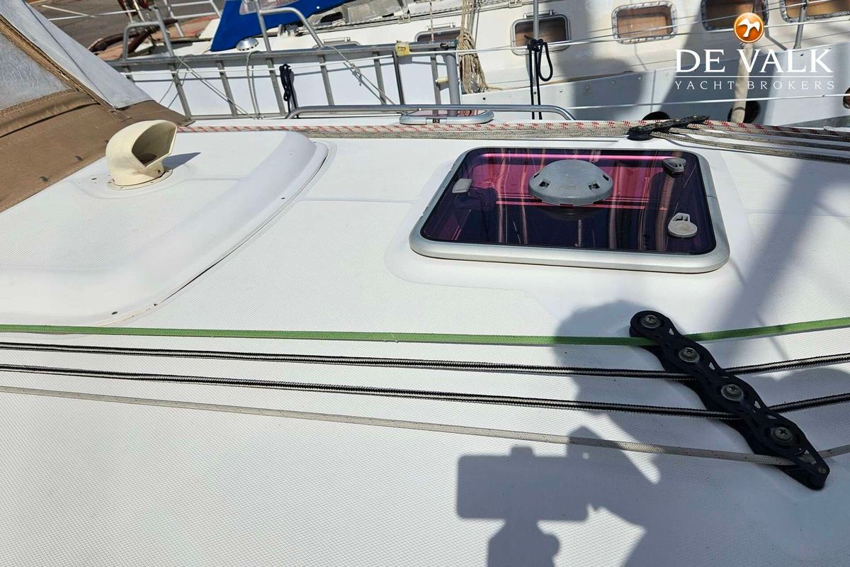 2005 Hunter 38