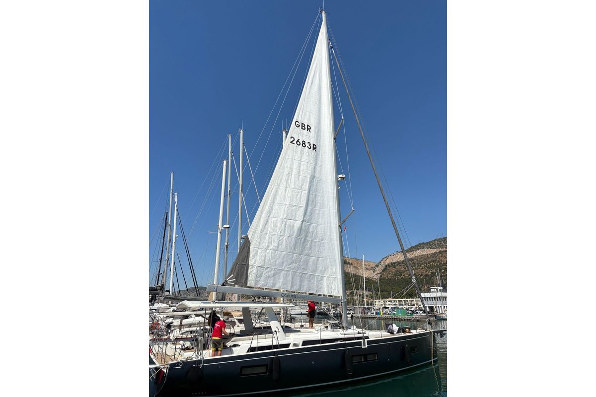 2020 Beneteau Oceanis Yacht 54