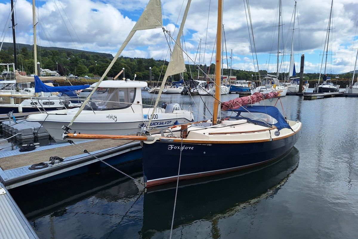 2004 Cape Cutter 19