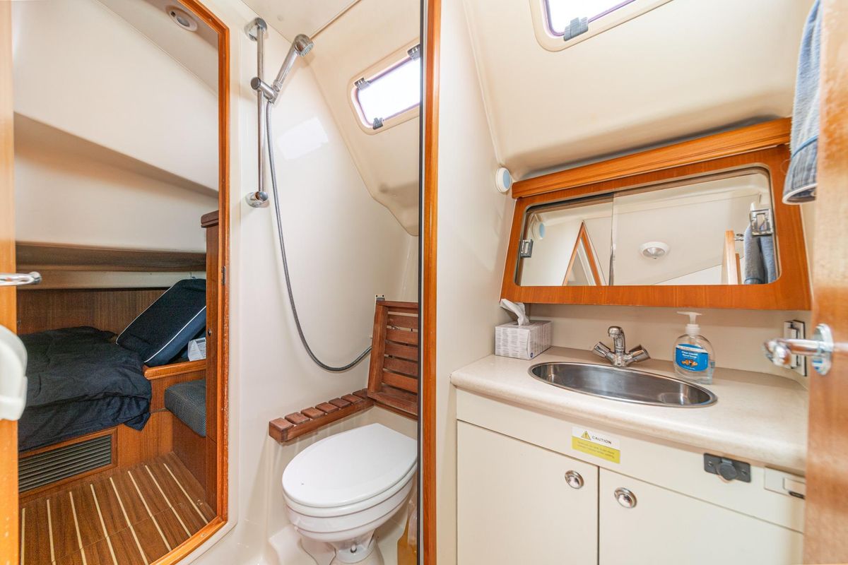 2007 Hunter 38