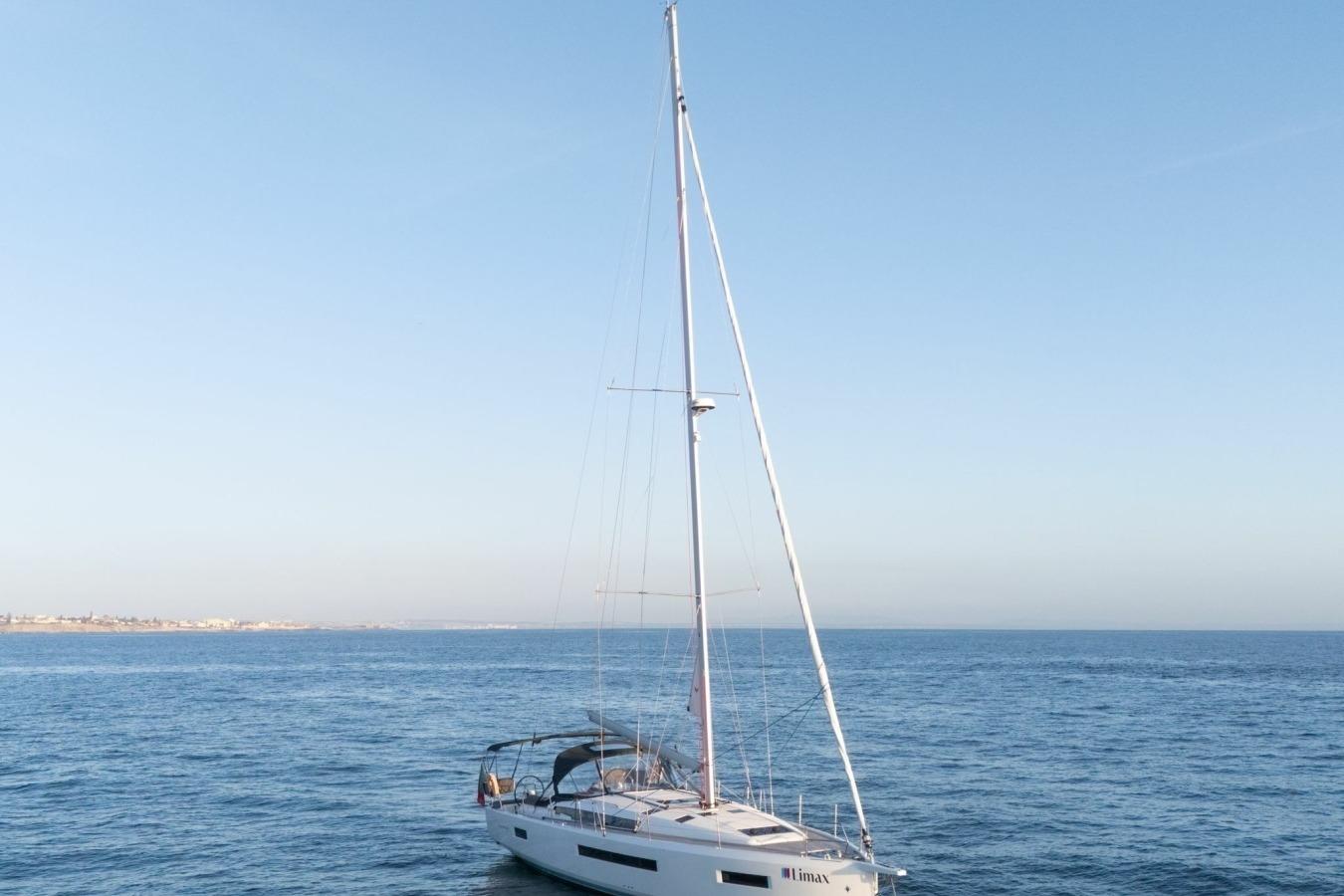 2022 Jeanneau Sun Odyssey 490