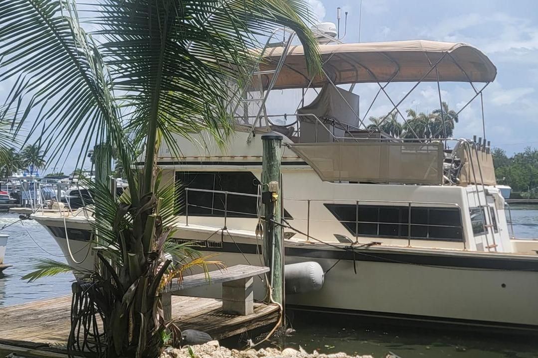 1980 Chris-Craft 380 Corinthian