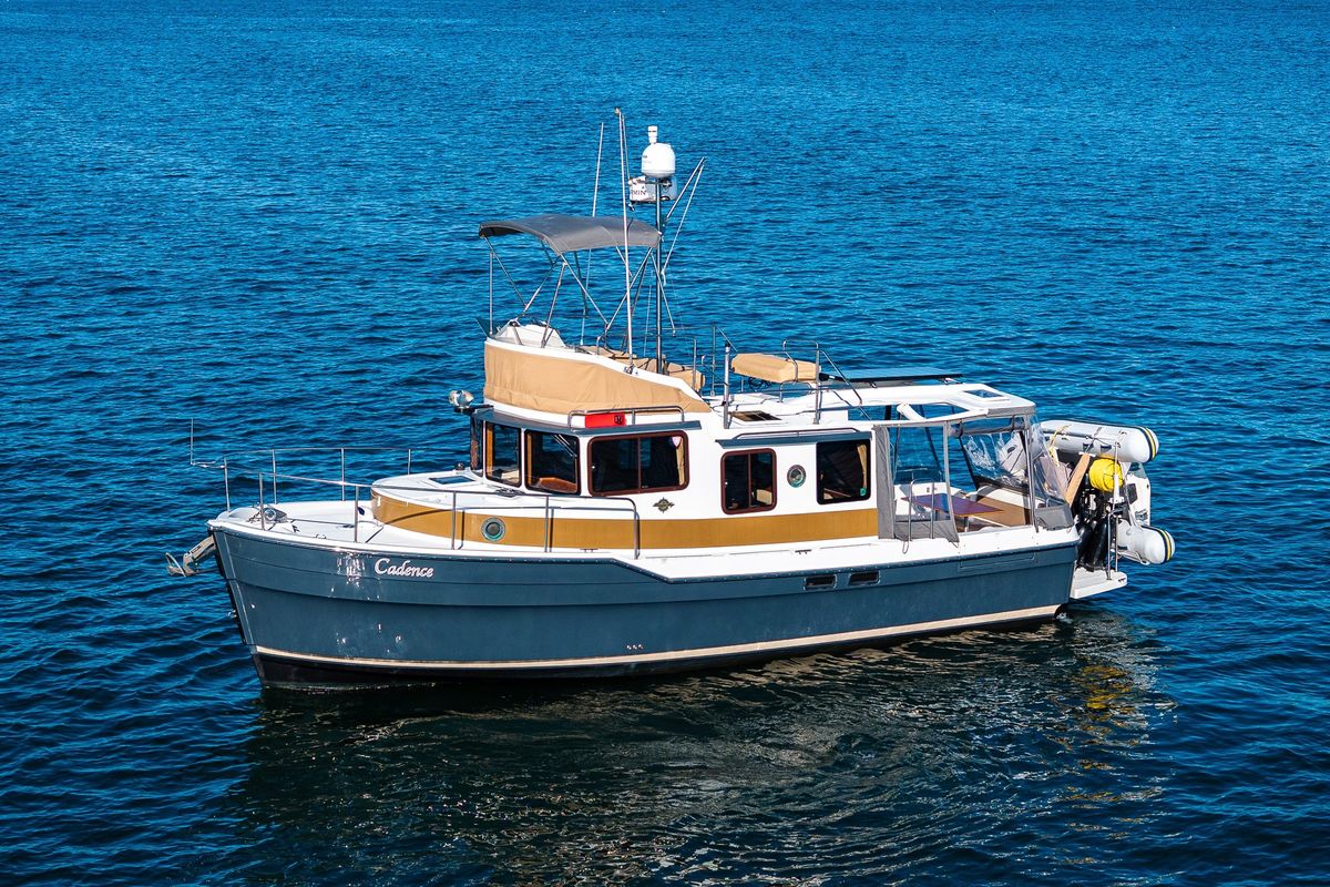 2016 Ranger Tugs R-31 CB