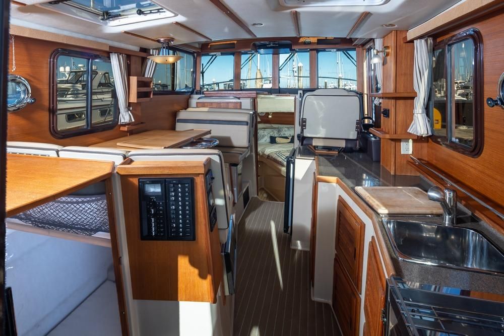 2018 Ranger Tugs R-31