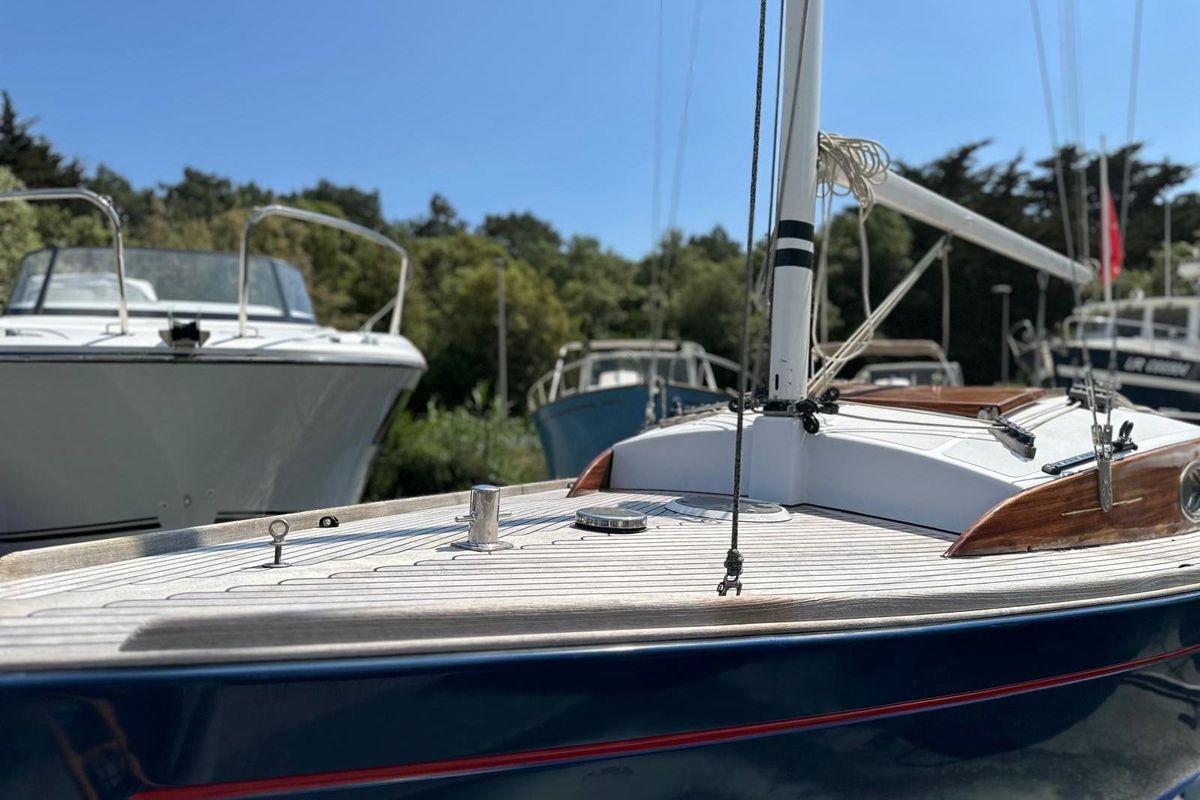 2004 AP Yachting Solenn 23