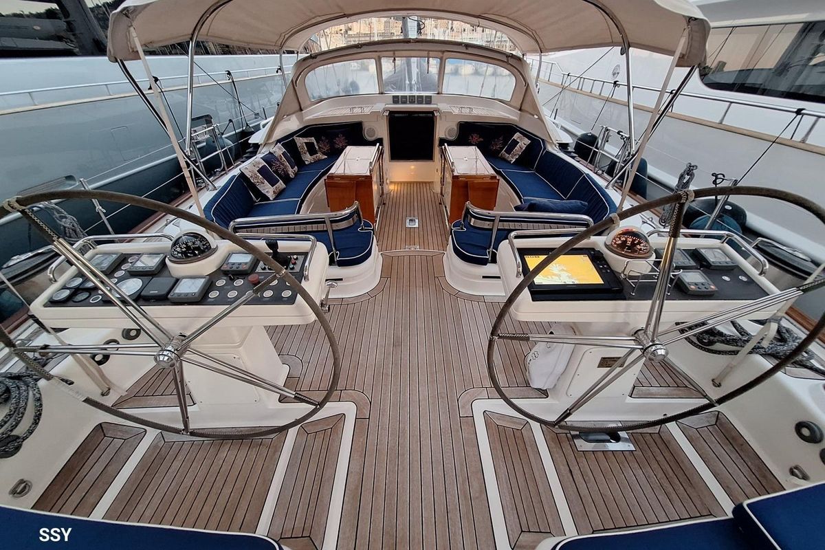 2004 Oyster 82