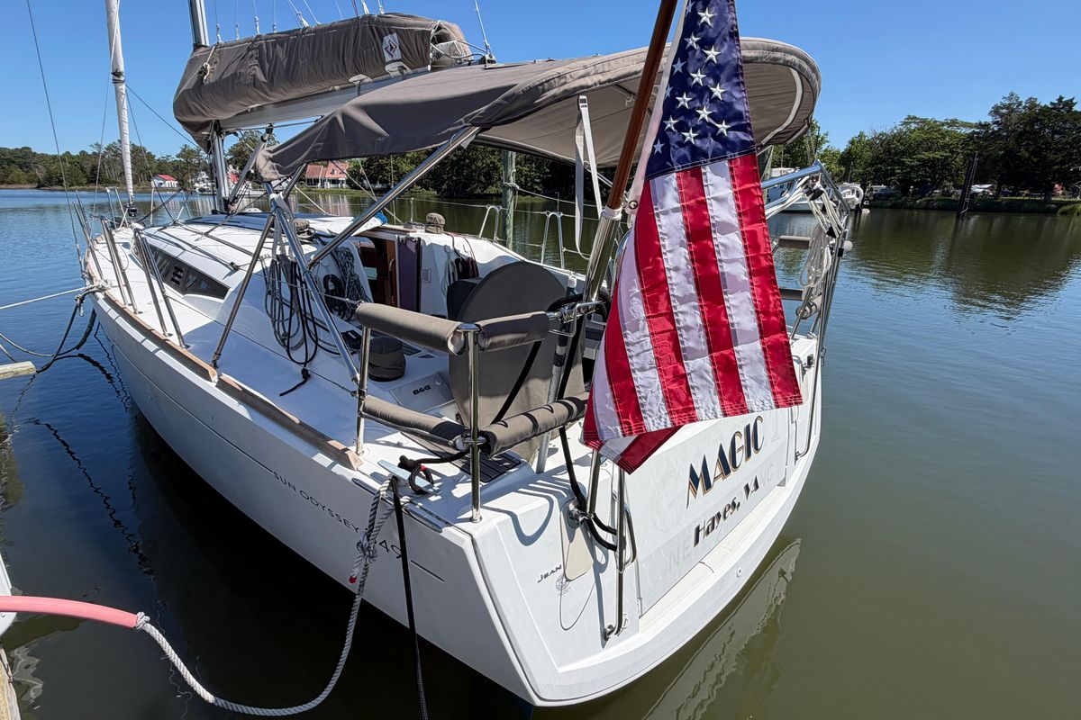 2015 Jeanneau Sun Odyssey 349