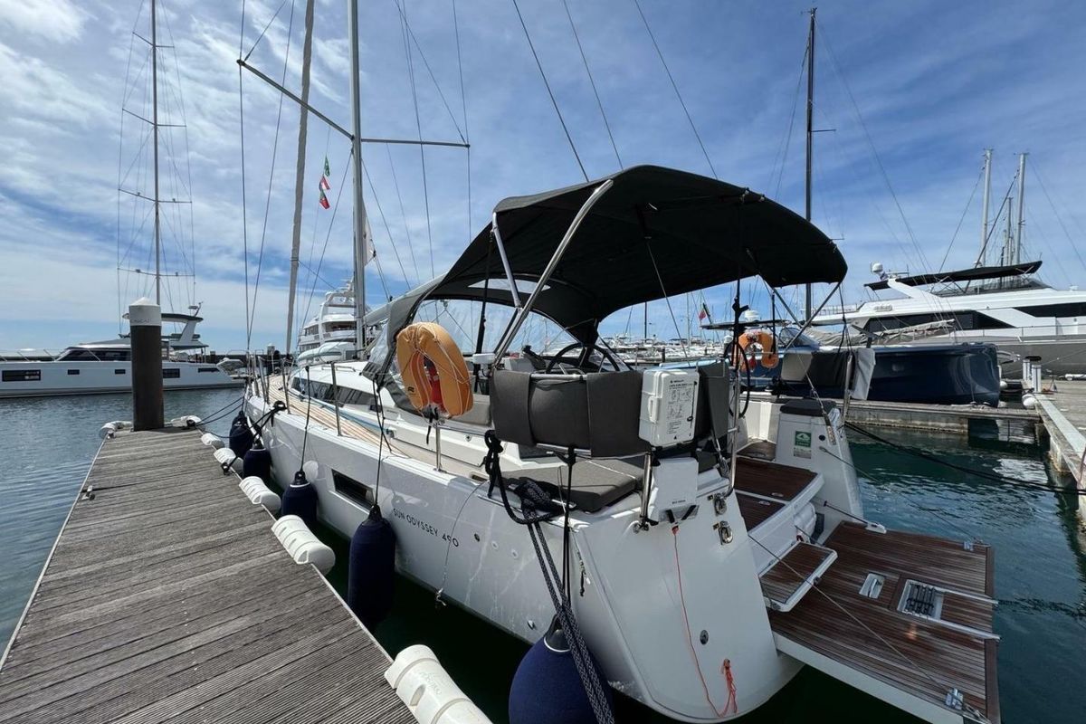 2022 Jeanneau Sun Odyssey 490