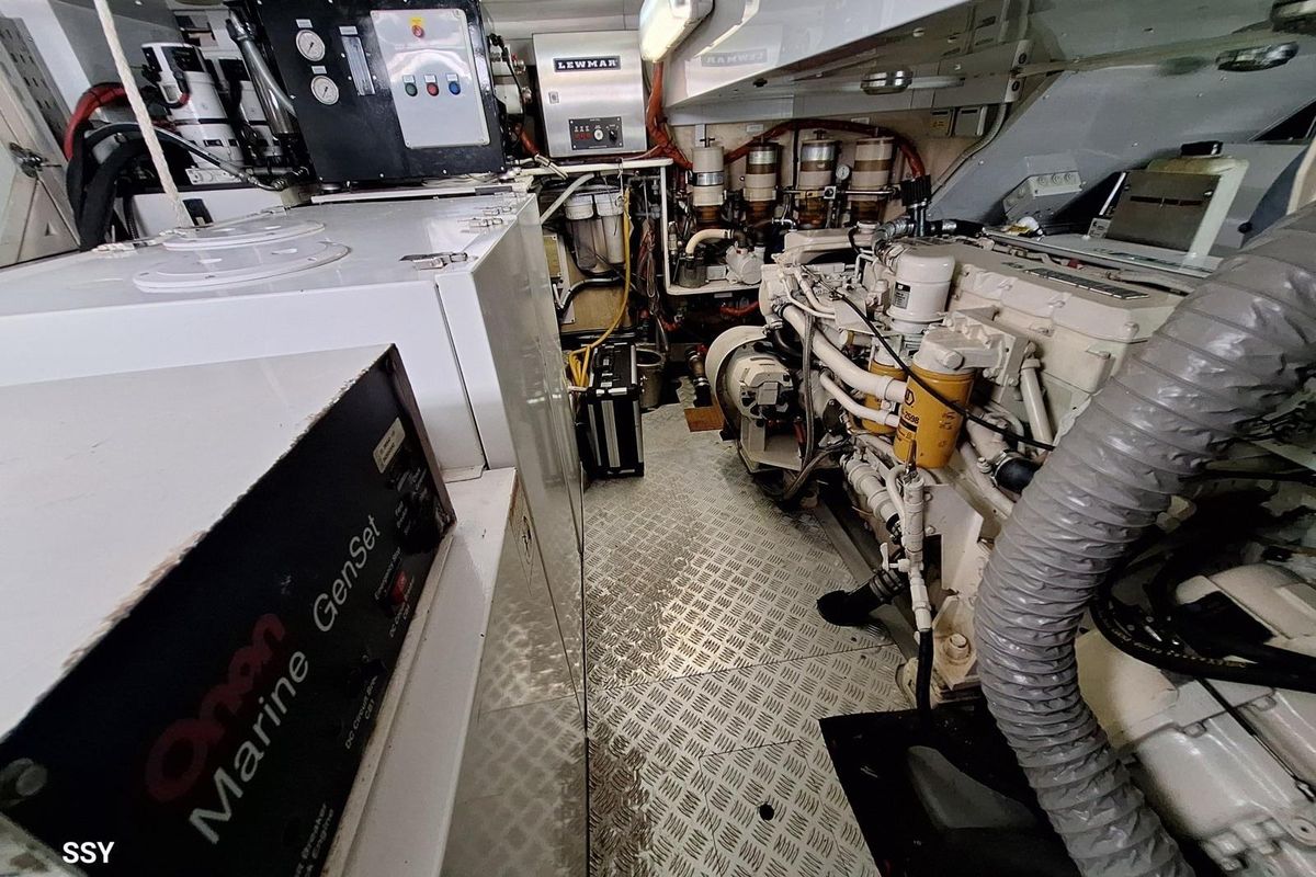 2004 Oyster 82 for sale in Genoa, Genova, Italy 82 ft