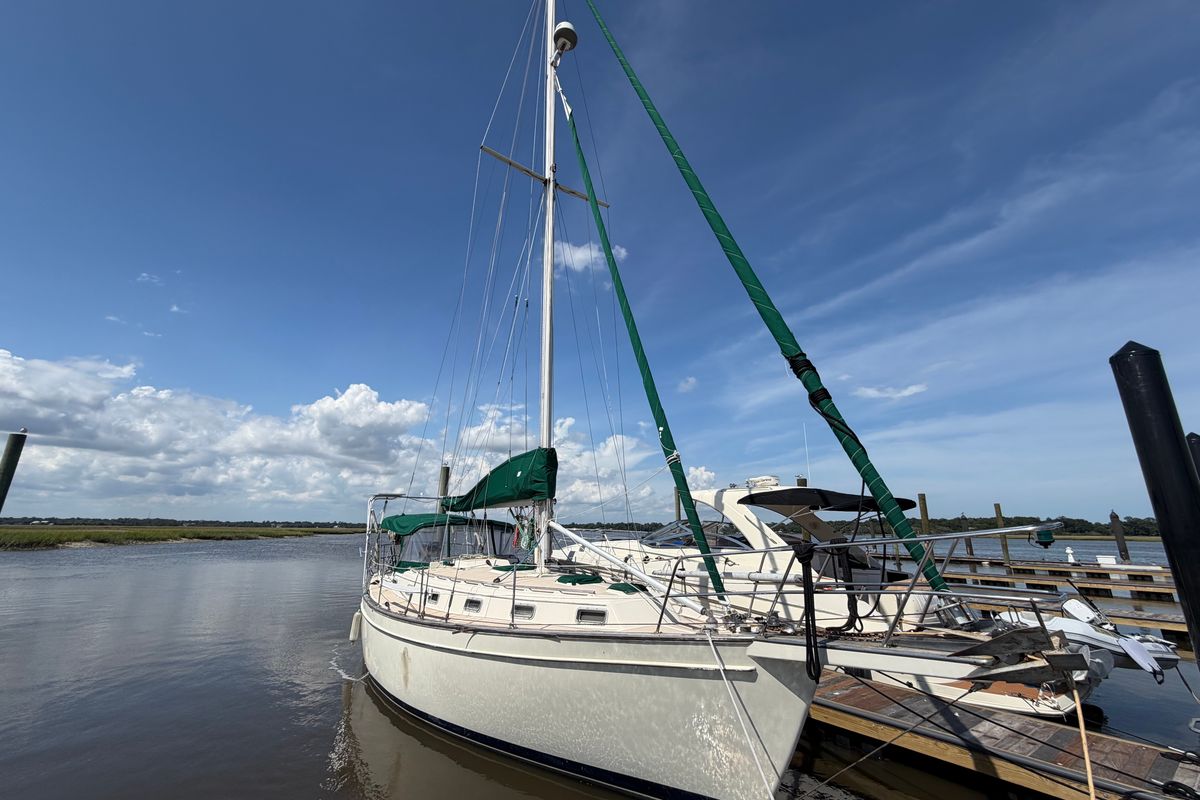1986 Island Packet 38