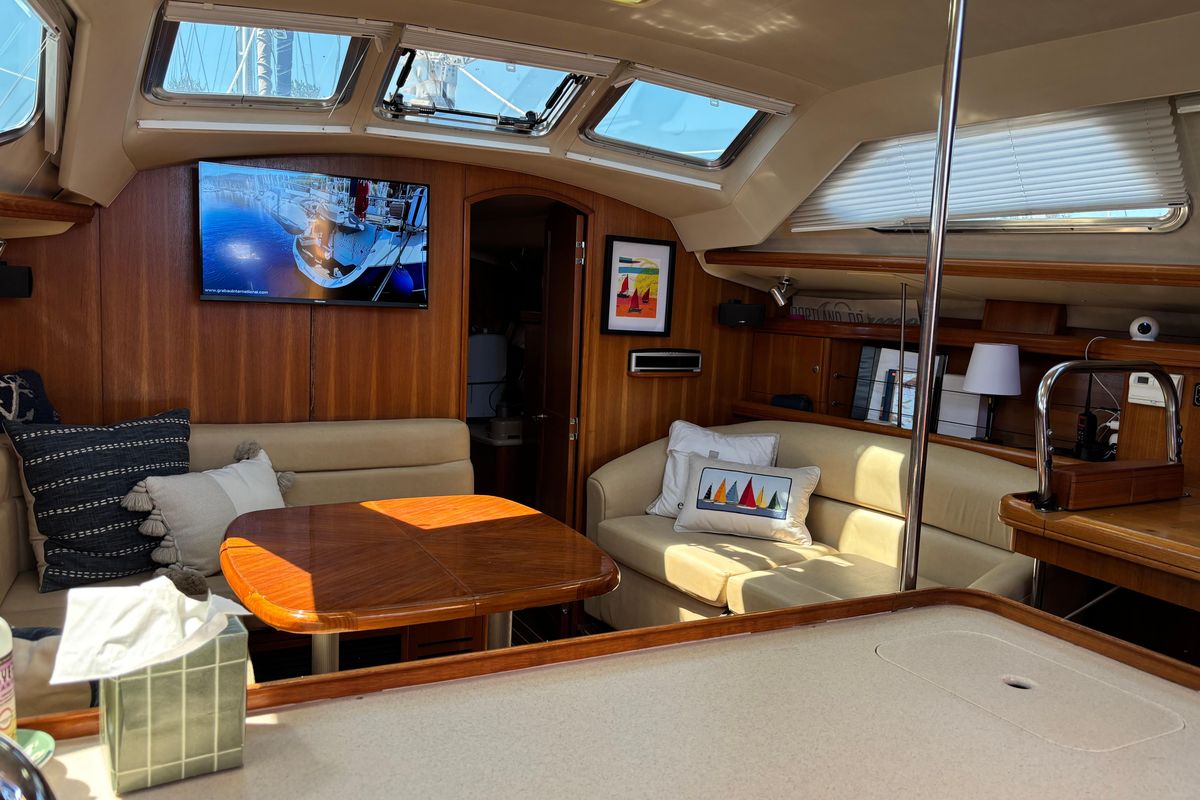 2006 Hunter 41 Deck Salon