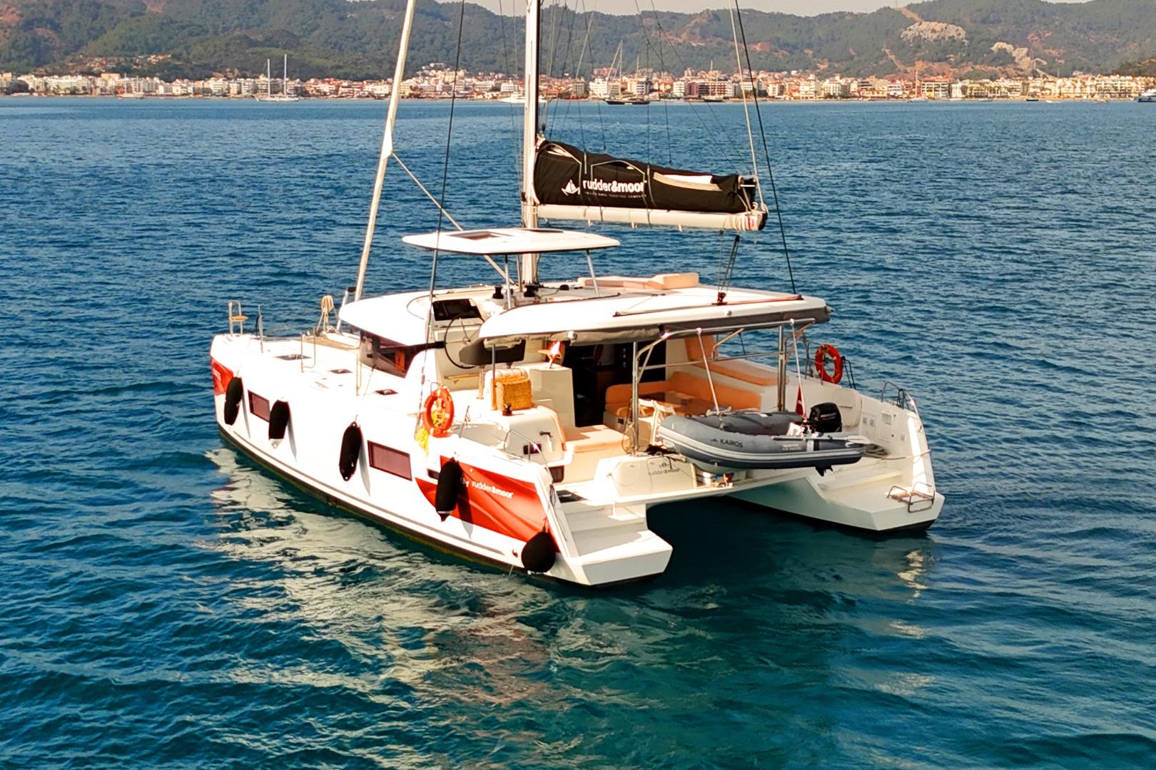 2022 Lagoon 42