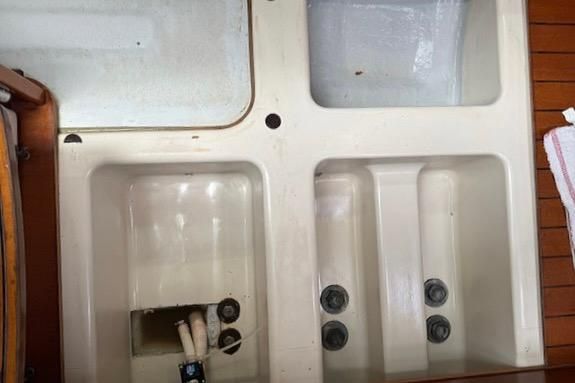 2002 Beneteau Oceanis 40 CC for sale in Toulon, Var, France 39 ft