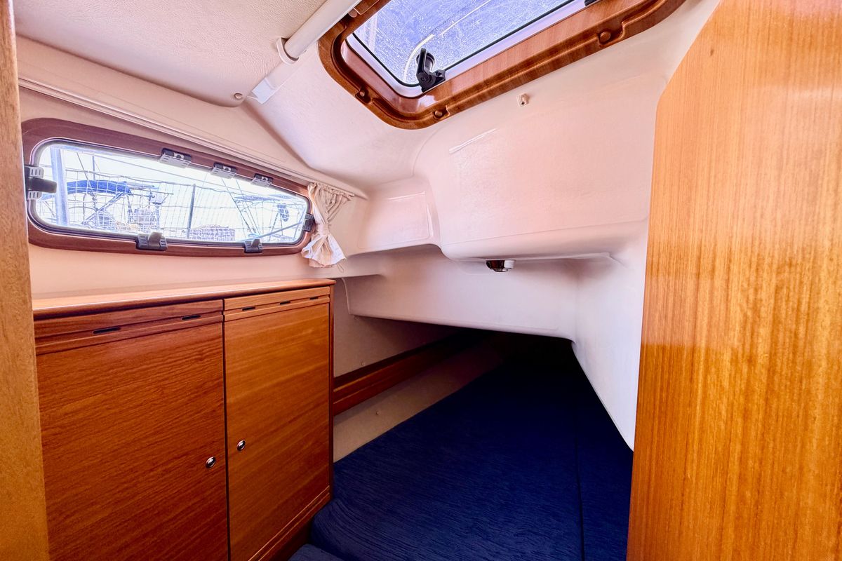 2006 Bavaria Cruiser 37