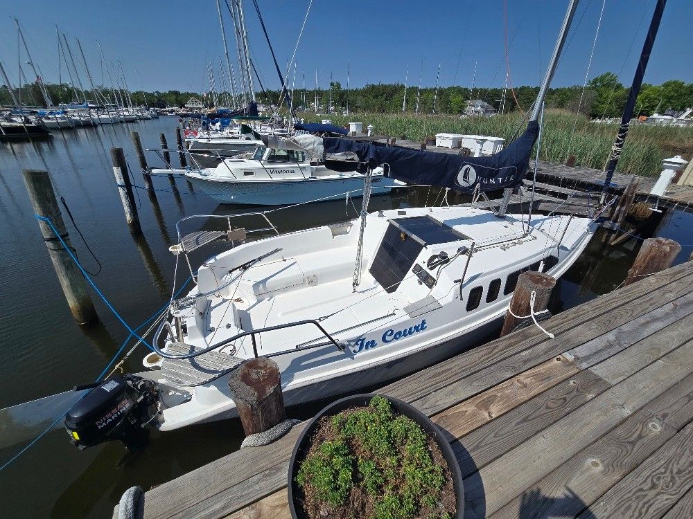 2001 Hunter 240