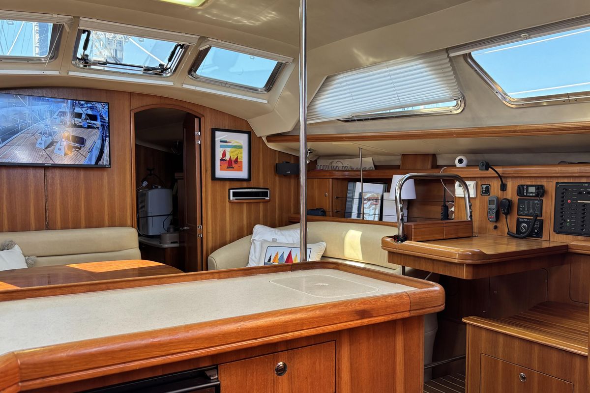 2006 Hunter 41 Deck Salon