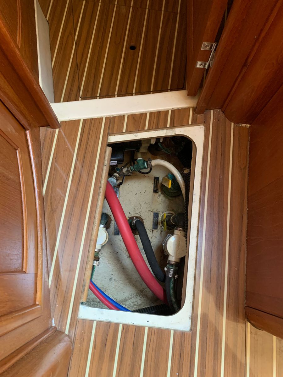 2007 Hunter 41 Deck Salon