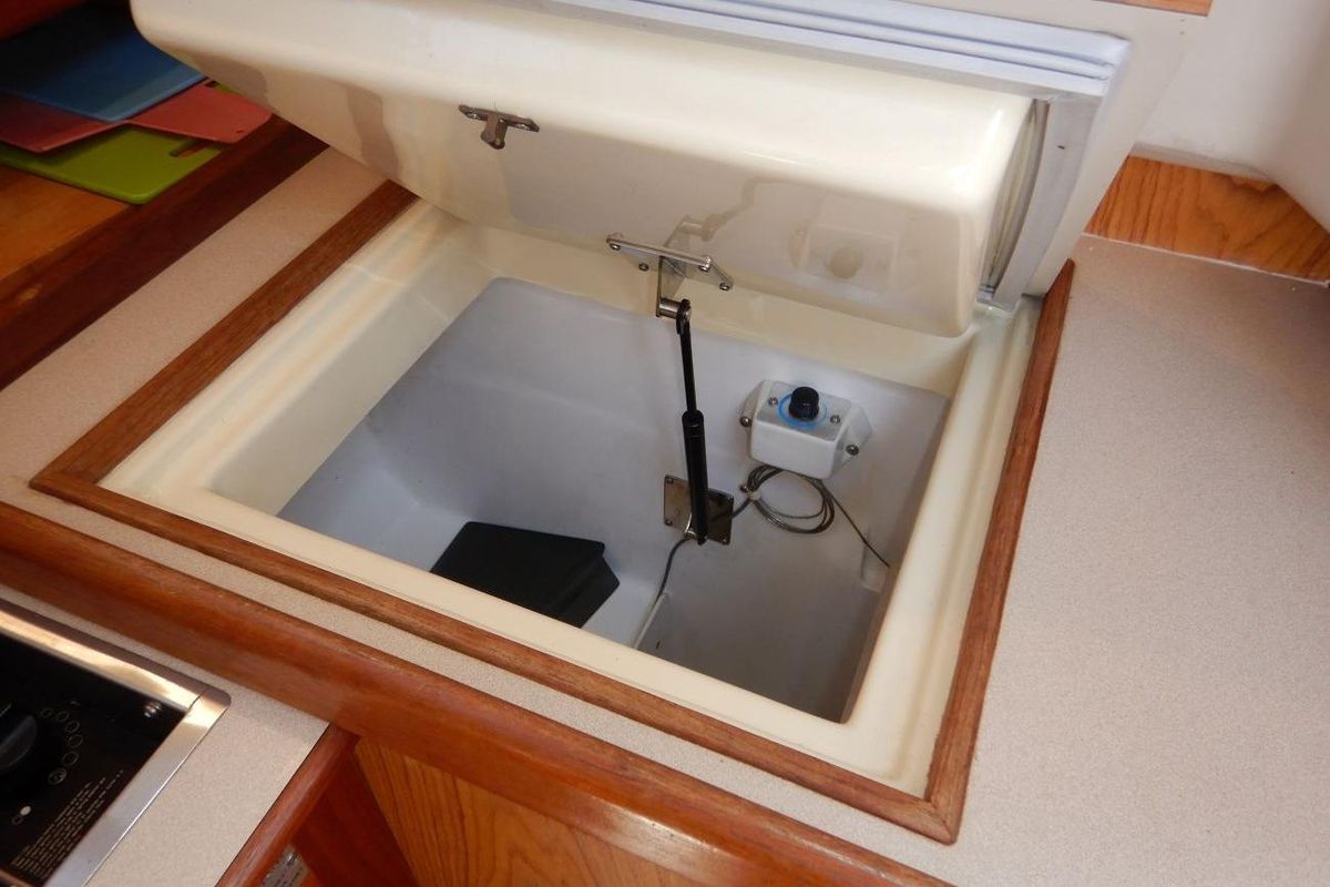 2001 Hunter 320