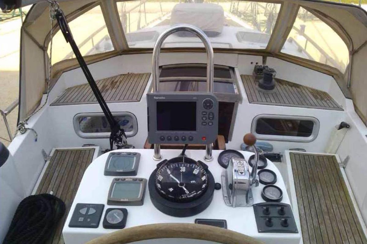 1985 Siltala Nauticat 40 Sloop