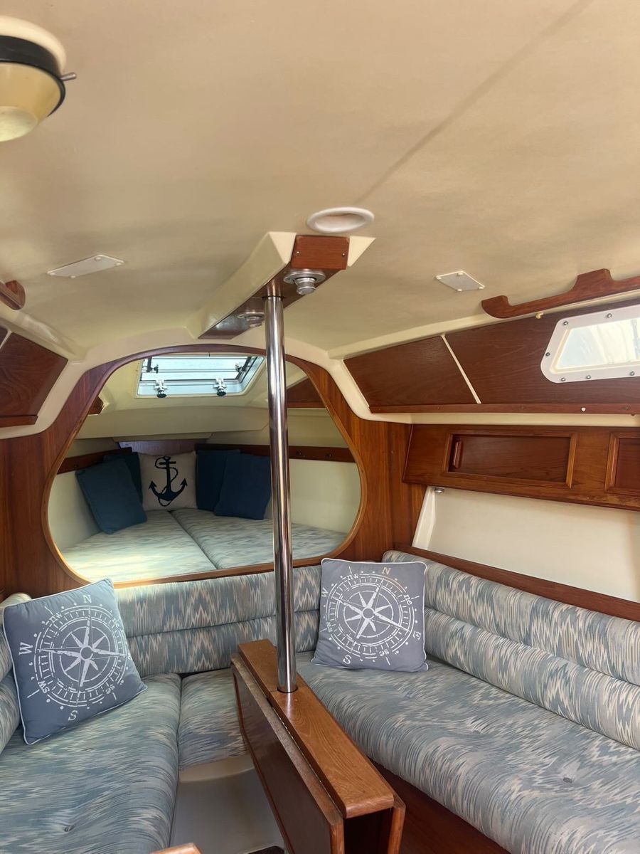1988 Pearson 28 Sloop