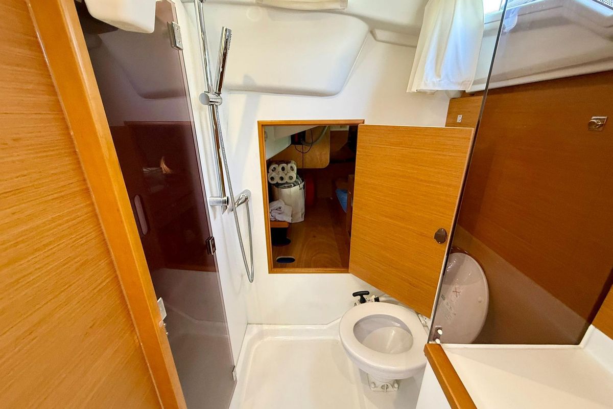 2018 Jeanneau Sun Odyssey 389