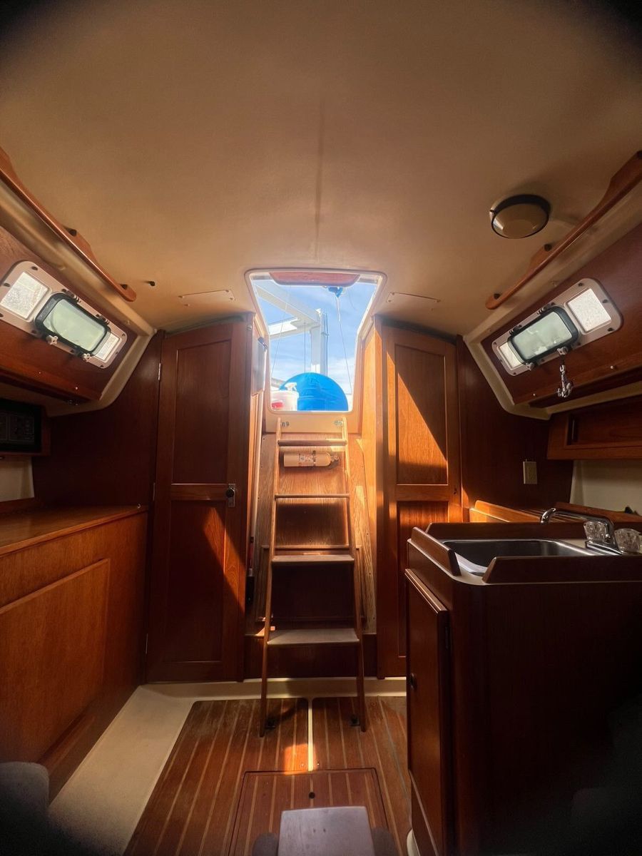 1988 Pearson 28 Sloop