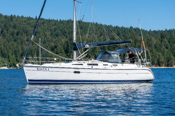 2002 Hunter 356 for sale in Ladysmith, British Columbia, Canada