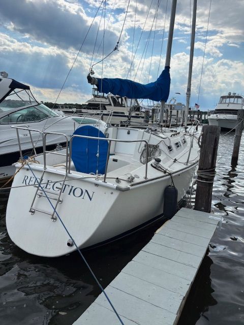 1988 Pearson 28 Sloop