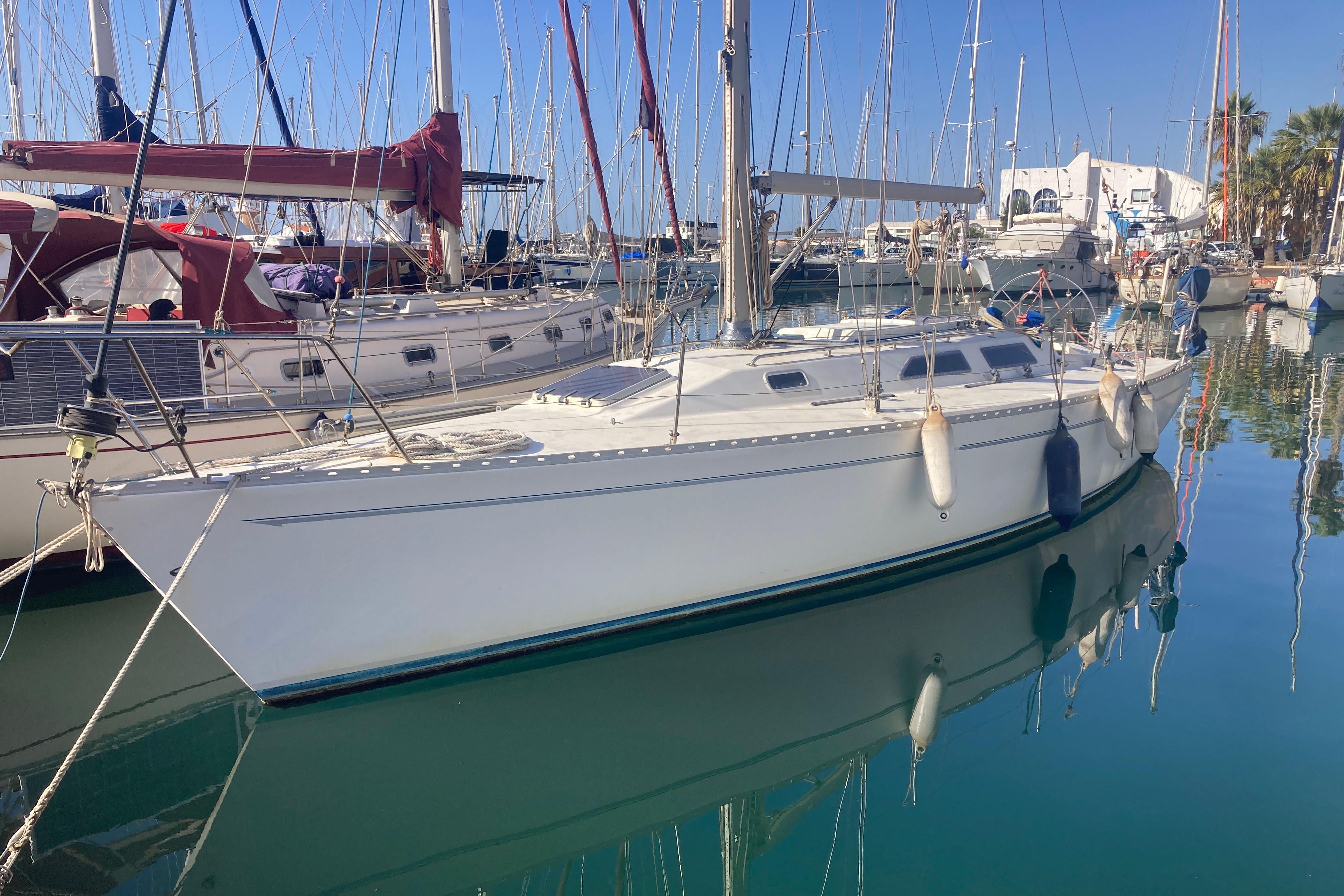 1988 Oyster Lightwave 395 for sale in Almería, Spain