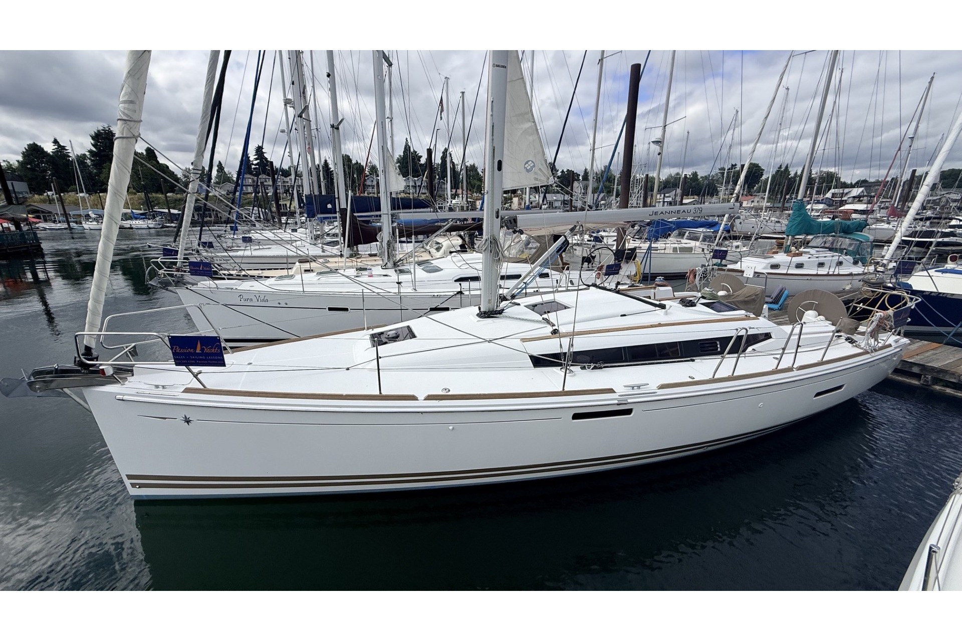 2013 Jeanneau Sun Odyssey 379