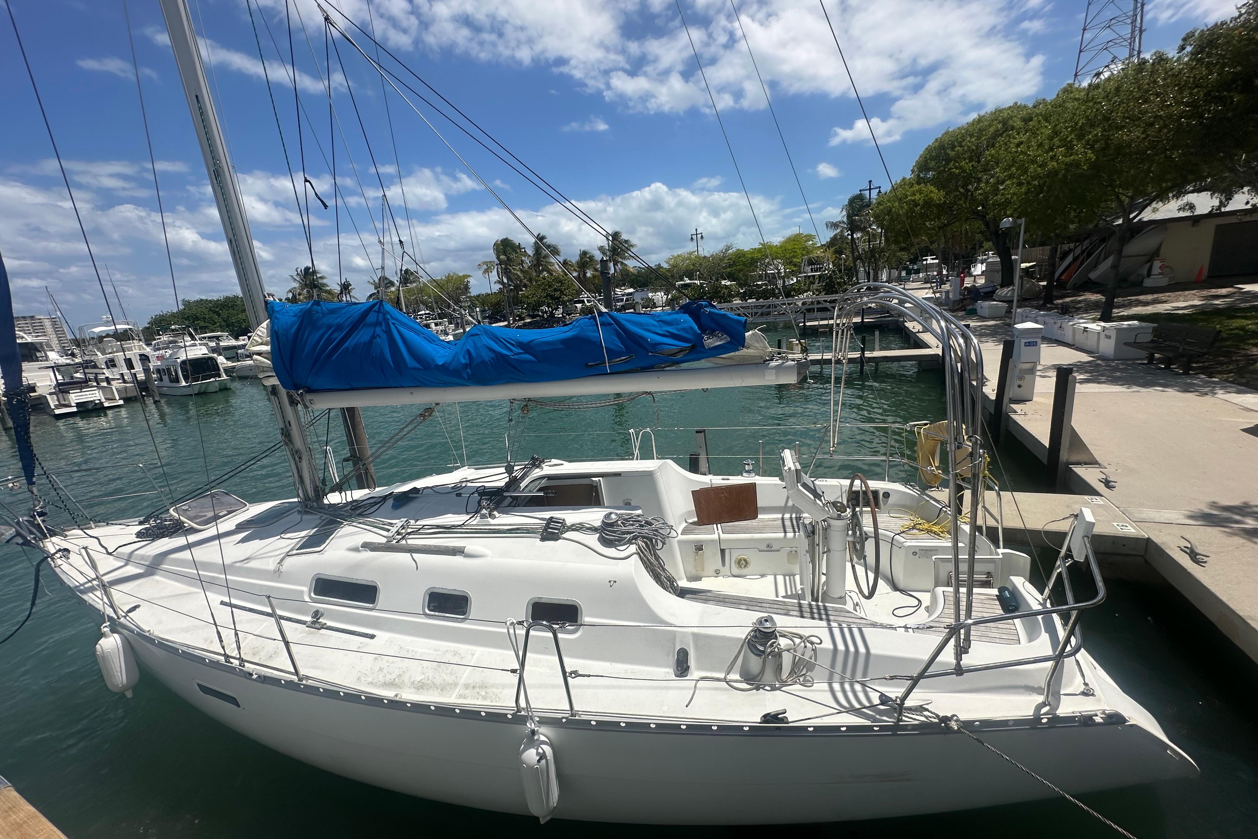 2006 Beneteau Oceanis Clipper 323