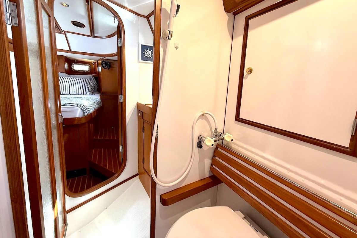 1998 Hylas 49