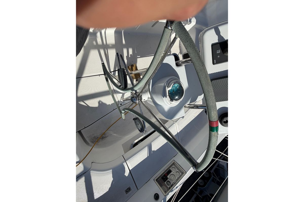 2003 Hunter 44 Deck Salon
