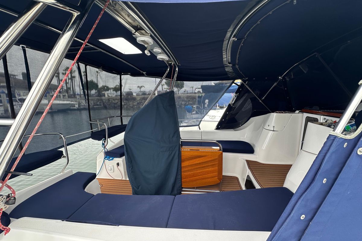 2003 Hunter 426 Deck Salon