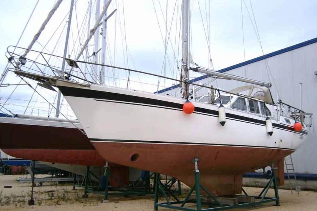 1985 Siltala Nauticat 40 Sloop