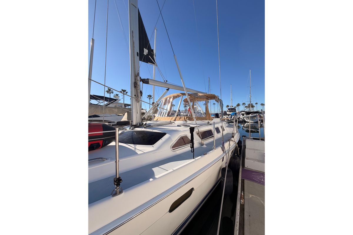 2005 Hunter Passage 456