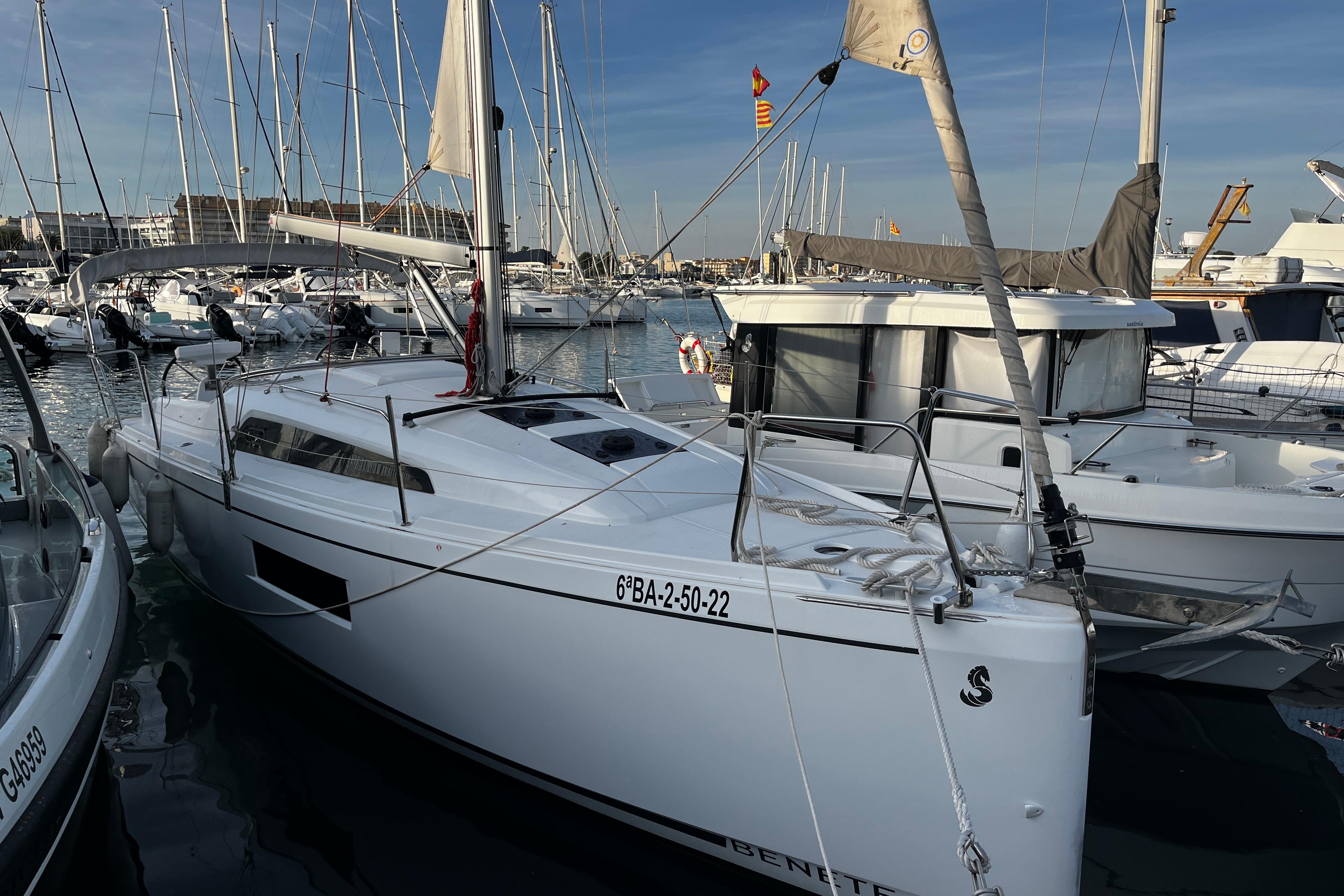 2022 Beneteau Oceanis 30.1 for sale in Viladamat, Girona, Spain