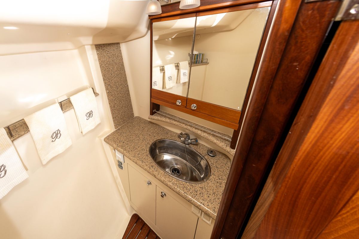 2007 Hunter 49