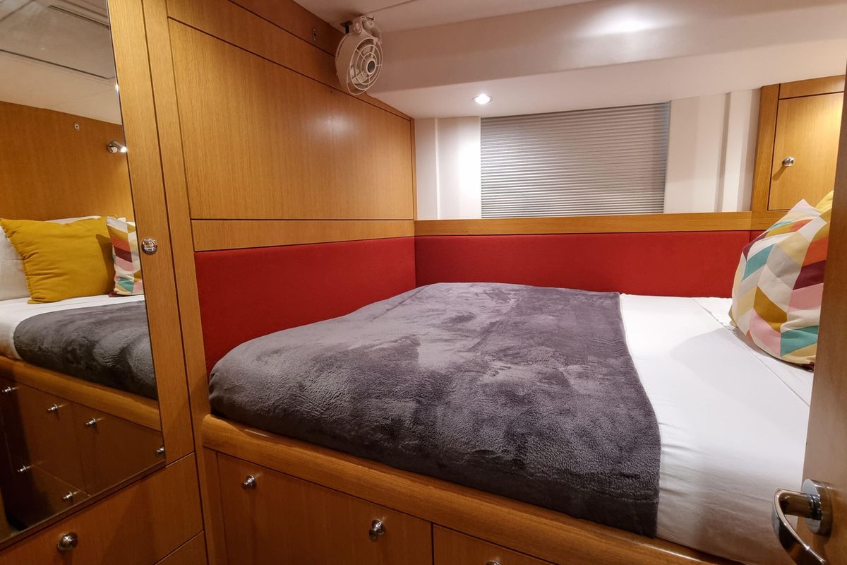 2019 Oyster 625