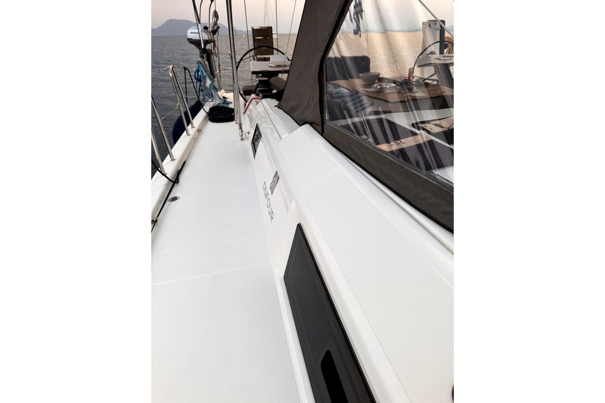2024 Dufour 530