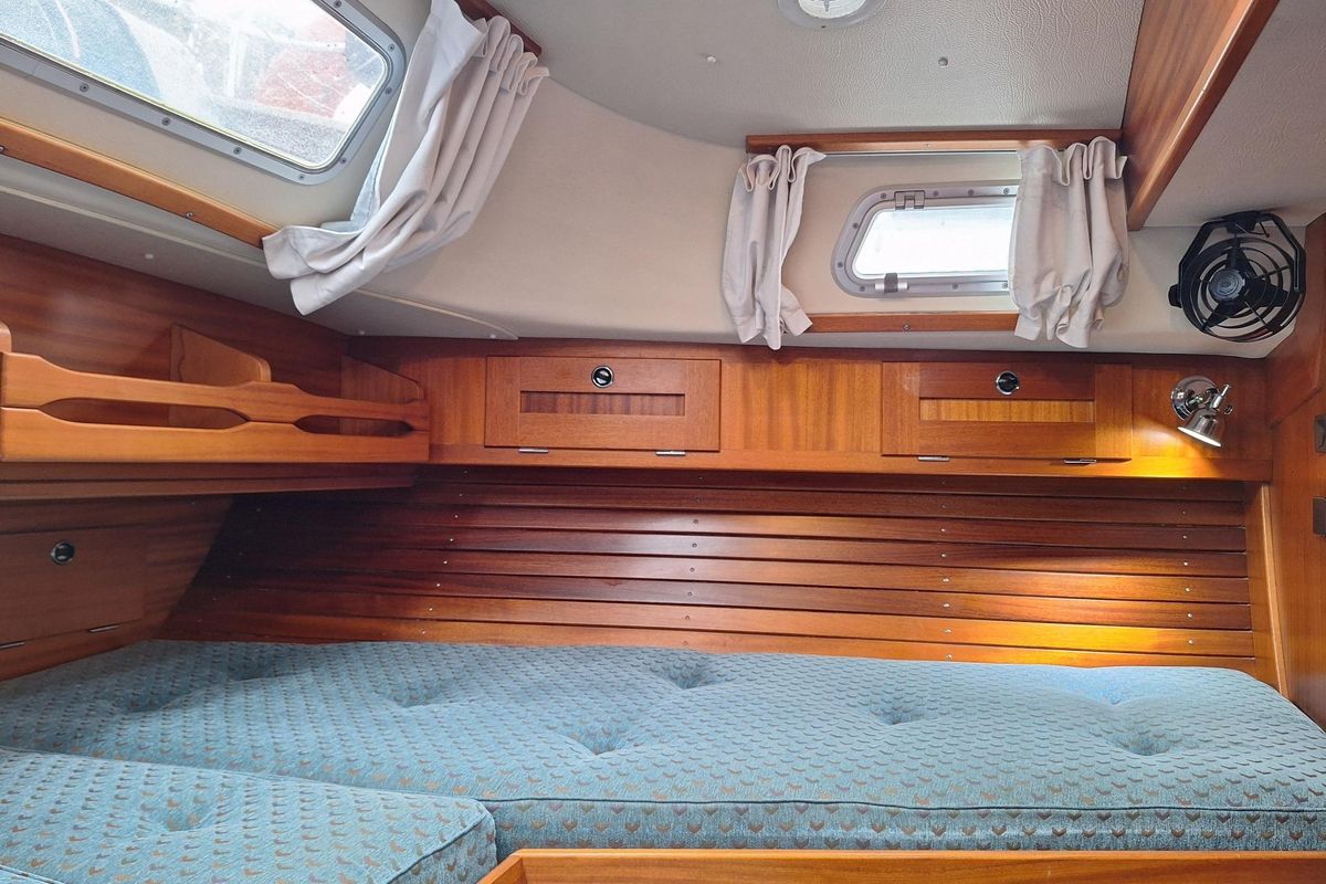 2001 Hallberg-Rassy 39 for sale in Helensburgh, Argyll And Bute, United Kingdom 40 ft