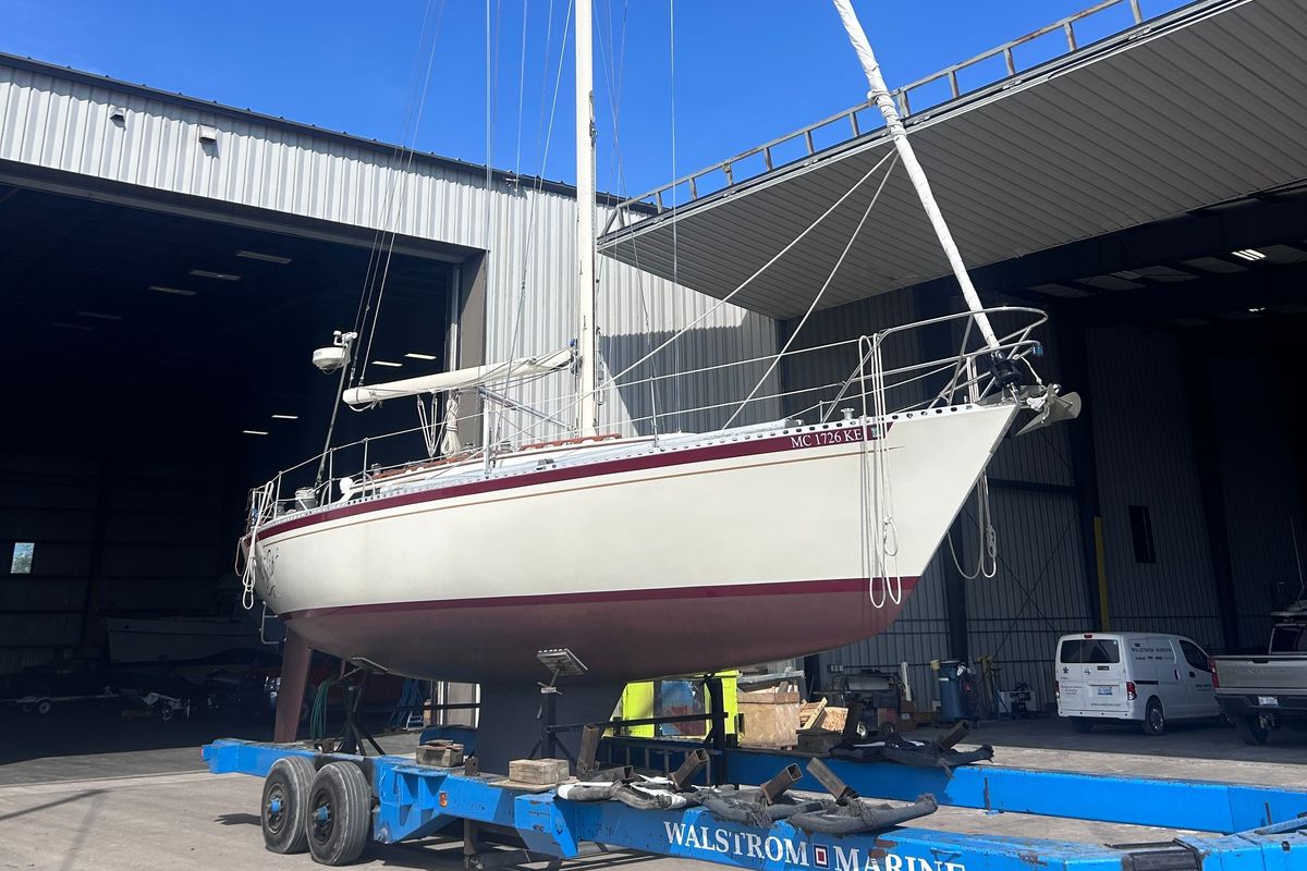 1981 Islander Peterson 40