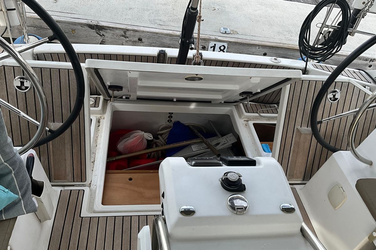 2015 Jeanneau Sun Odyssey 469