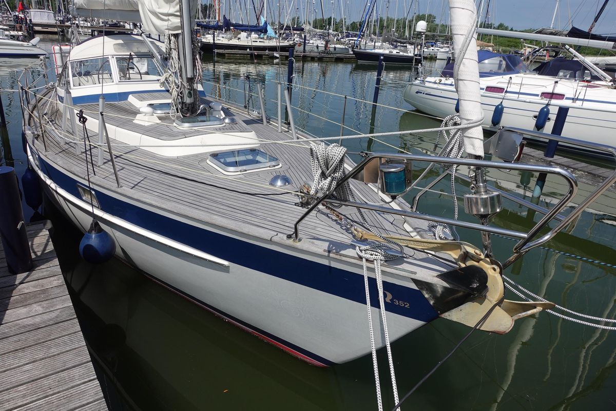 1987 Hallberg-Rassy 352