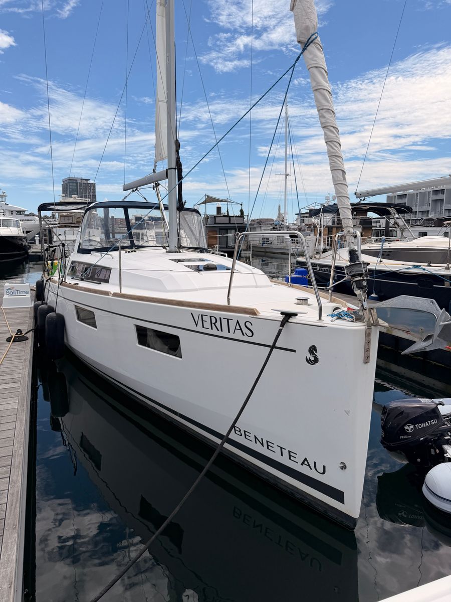 2021 Beneteau Oceanis 35.1