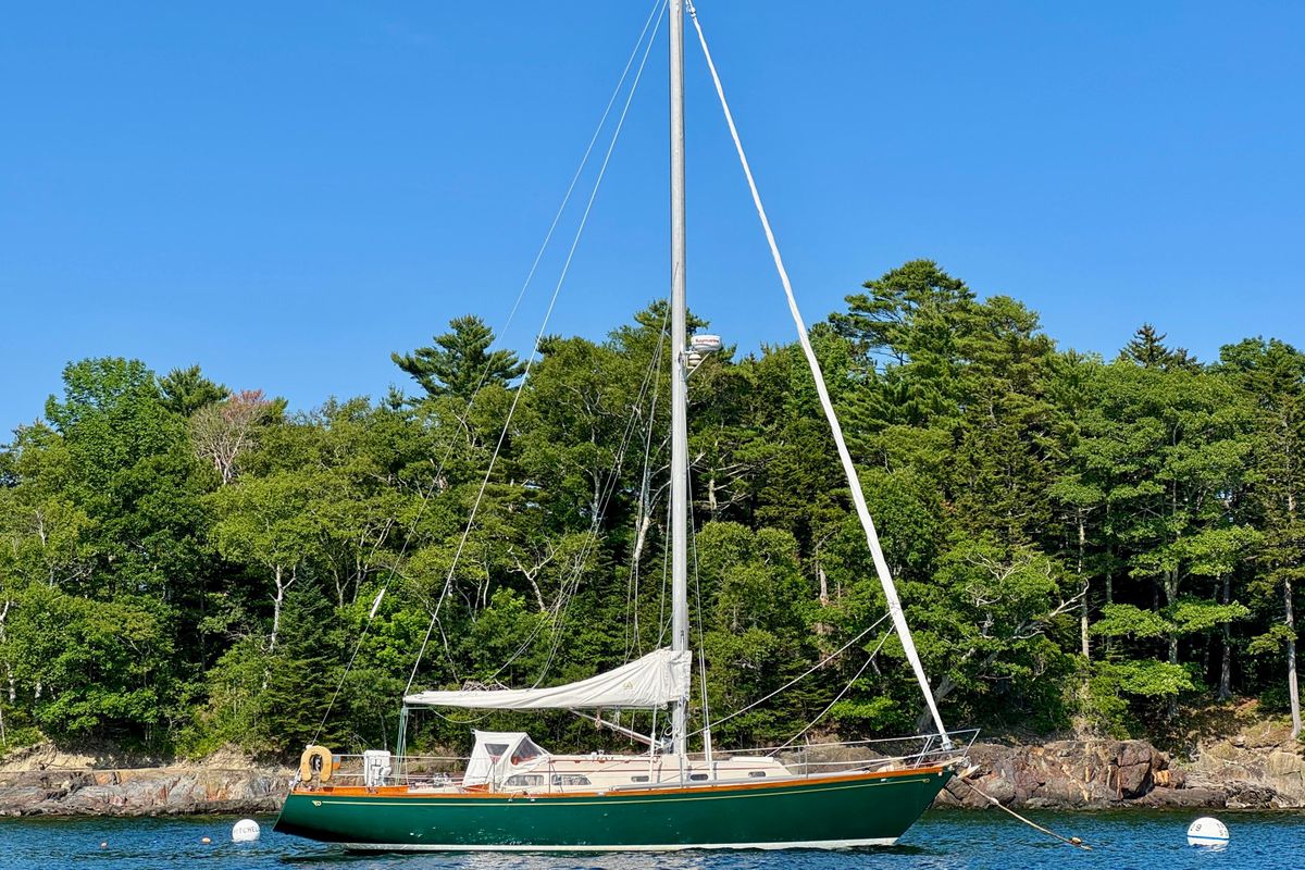 1970 Hinckley 38